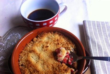 Crumble ai lamponi e mela: una ricetta per chi non sa fare le torte