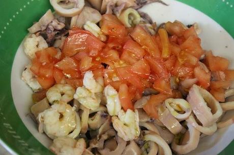 Insalata fredda di riso moscardini ed arance. Cold rice salad with octopus and oranges.