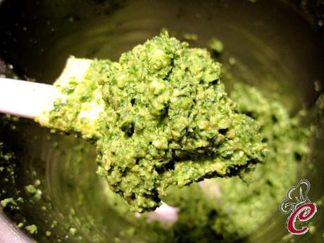 Pesto di sedano con feta e noci: lei vide, si stranì ed approvò rendendo gioiosa quella semplice giornata