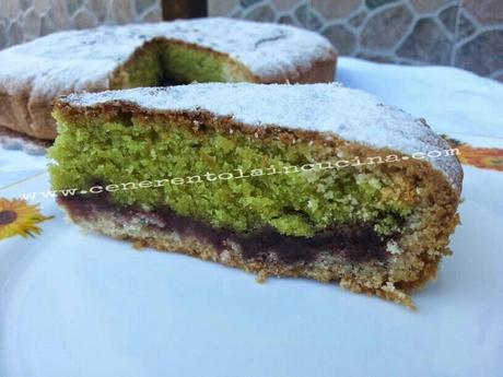 Crostata ai frutti di bosco con frangipane al pistacchio.