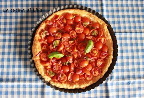 Torte salate: Crostata con pomodorini e cipolla rossa