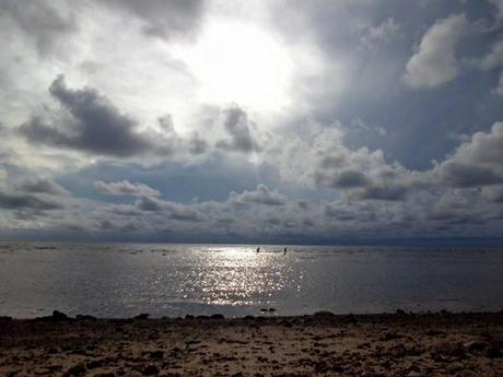 L'oceano in Indonesia alla sera