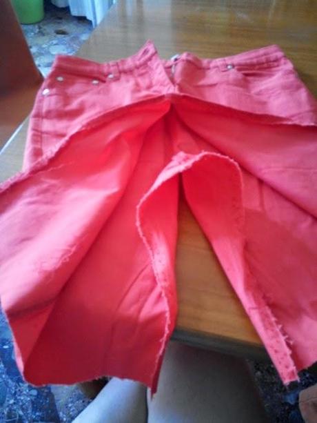 Trasformare un pantalone in una gonna