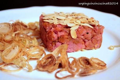 Tartare di vitello con cipollotti fritti