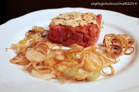 Tartare di vitello con cipollotti fritti