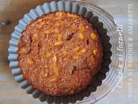 torta con pesche e amaretti 