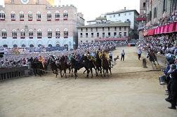 Palio di Siena  - 2 Luglio 2014 | Diretta Rai 2 dalla Piazza del Campo | Vince Drago