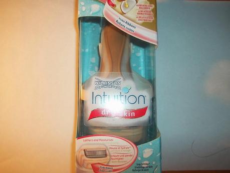 Wilkinson  INTUITION, il primo rasoio che insapona, rade ed idrata!!