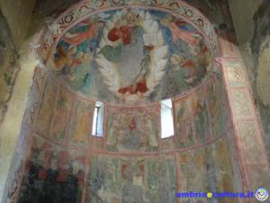 SAN PIETRO IN VALLE: L’IMMENSO FASCINO DI UN’ABBAZIA BENEDETTINA NELLA NATURA INCONTAMINATA DELLA VALNERINA