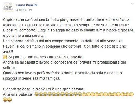 Laura Pausini si mette lo smalto in spiaggia, una passante le dà della cafona