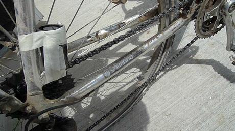 Fotografia stenopeica: con un barattolino, un foro stenopeico e una bicicletta, che si ottiene? Fotografia stenopeica: con un barattolino, un foro stenopeico e una bicicletta, che si ottiene?