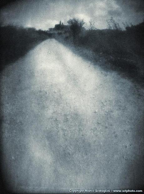 Fotografia stenopeica: con un barattolino, un foro stenopeico e una bicicletta, che si ottiene? Fotografia stenopeica: con un barattolino, un foro stenopeico e una bicicletta, che si ottiene?