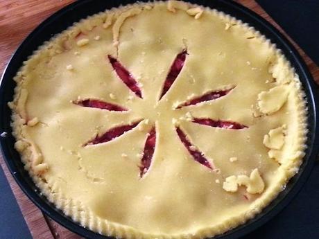 Pie alle ciliegie e fragole con crema alle nocciole