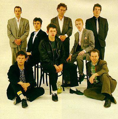 The Pogues Si sciolgono definitivamente i Pogues, nuovo album per i Vines, malore per Gregg Allman, concerti in Italia...