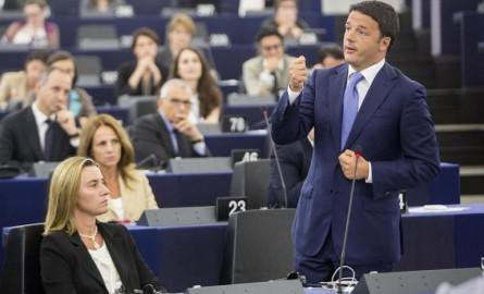 Renzi parla a Strasburgo, che figura di m… per l’Italia