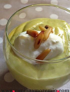 Mousse light di avocado e albicocche