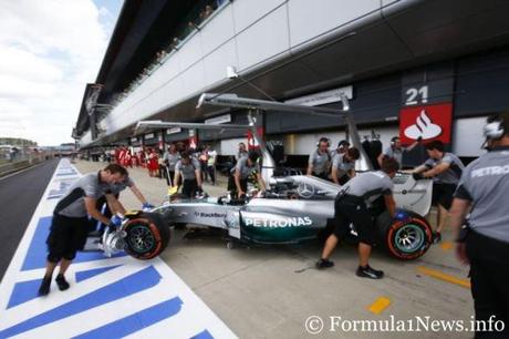 Lewis Hamilton Mercedes F1 W05 Hybrid_02