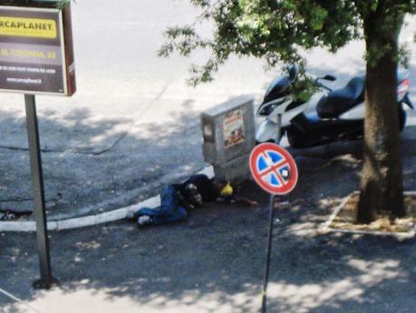 Piazza Mancini. Un territorio nel cuore della città in uno stato di totale abbandono e anarchia. La squallidissima terra di nessuno a 200 metri dal Maxxi, dall'Auditorium e dal Foro Italico