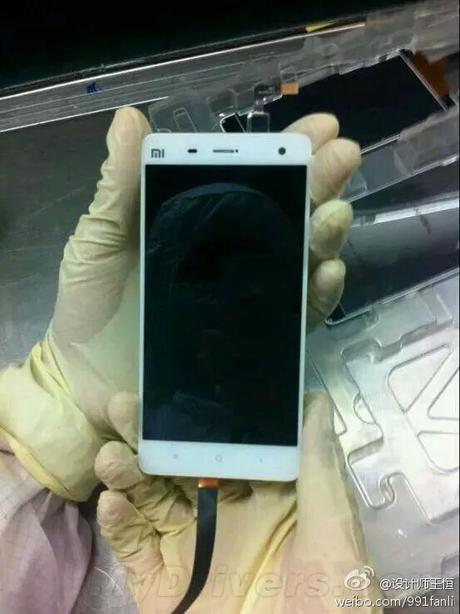 553x739xxiaomi-mi4-leaked-photo.jpg.pagespeed.ic.W96CTUaTdD