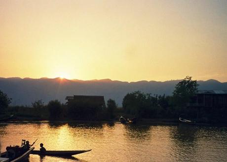 Il lago Inle al tramonto