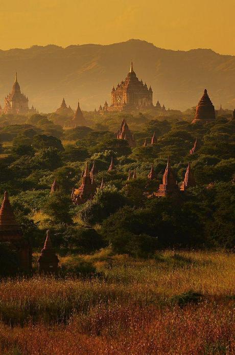 Silouhette inconfondibili: i templi di Bagan - fonte Pinterest