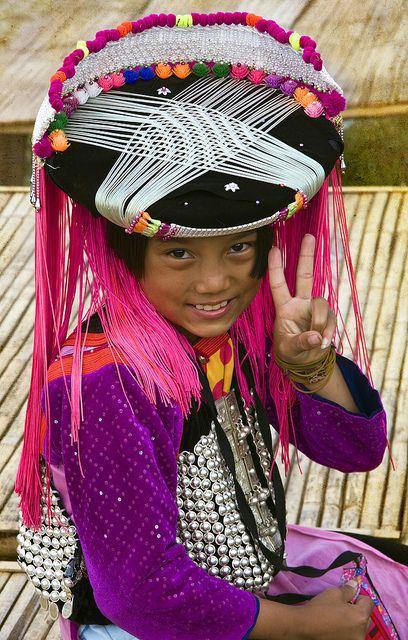 Donna in costume tradizionale Birmano - fonte Pinterest