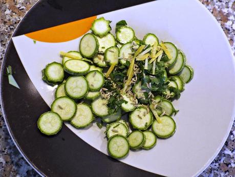 Penne integrali alle zucchine, limone, prezzemolo e semi di finocchio