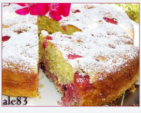 TORTA VELOCE CON FRAGOLE E MORE