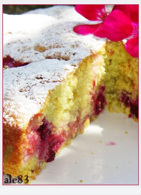 TORTA VELOCE CON FRAGOLE E MORE