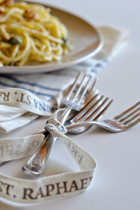 Spaghetti con limone spinaci e noci