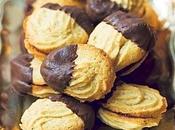 Frollini rivestiti cioccolato.