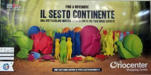Cracking Art: “Il sesto continente” in mostra con l’invasione degli animali di plastica colorati, fino a novembre a Bergamo