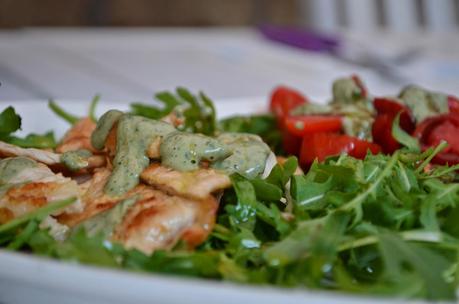 Tagliata di tacchino con salsa di rucola