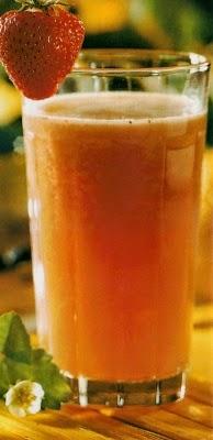 Cocktail alle fragole e arancia