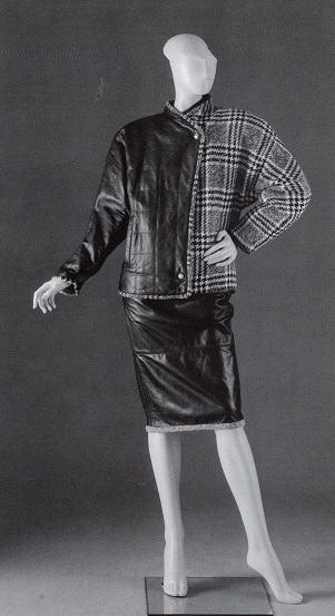 Gianni Versace 1982 - Il modello da origine a una nuova versione del del completo sportivo con la forma femminile della gonna