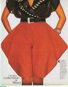 Gianni Versace 1982 - Pantalone a sfoglie rosso arancio che riprende il costume del Dionysos - Tratto da Donna