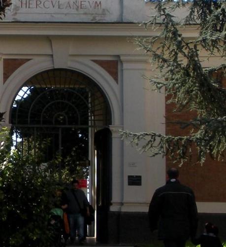 Ercolano_ingresso_degli_Scavi_orizzontale