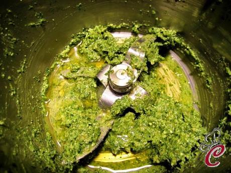 Melanzane grigliate al pesto di sedano: piaceri semplici e condivisioni che infondono gioia