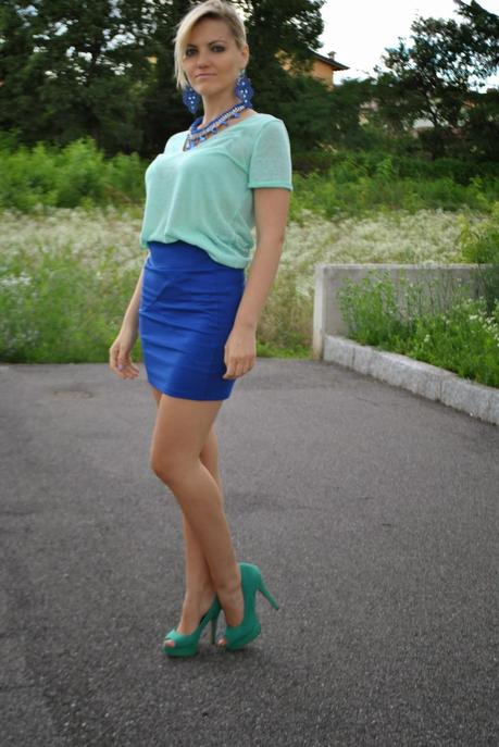 outfit blu e verde acqua outfit gonna elasticizzata blu e tshirt verde acqua fblogger lookbook streetstyle #fblogger #streetstyle #lookbook outfit luglio 2014 outfit estivi outfit estate 2014 fashion blogger italiane fashion blogger bionde ragazze italiane outfit di mariafelicia magno fashion blogger di colorblock by felym outfit di colorblock by felym fashion blog di mariafelicia magno collana blu con pietre majique london gioielli majique scarpe pimkie pimkie total look coda alta outfit con tshirt a v decolletè verde acqua orecchini blu in macramè con zirconi azzurri