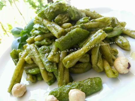 Casarecce con fagiolini e pesto di basilico e nocciole.