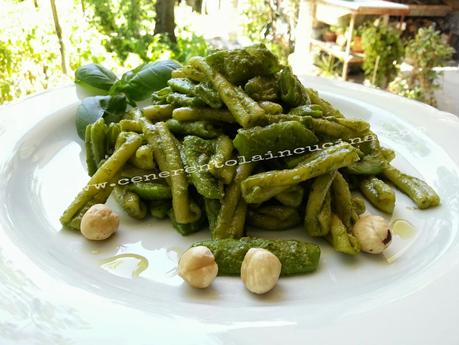 Casarecce con fagiolini e pesto di basilico e nocciole.