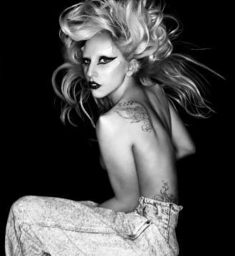 Foto completa da Born This Way