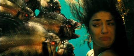 Piranha – ragazze nude e litri di sangue