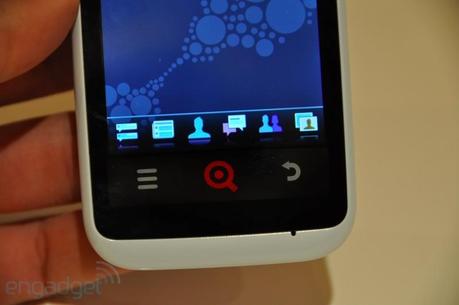 inq cloud touch 17 INQ presenta il Facebook Phone in video [AGGIORNATO]