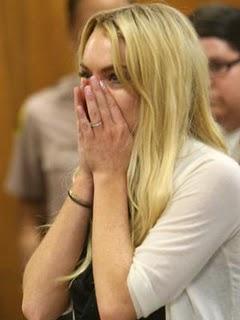 L'imputata al banco: Lindsay Lohan davanti al giudice va in bianco
