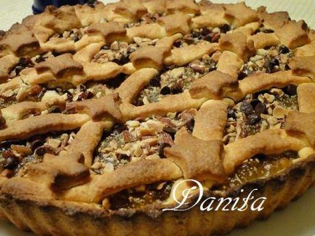 Crostata di marmellata, mandorle ecioccolato