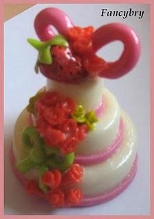 Mini wedding cake