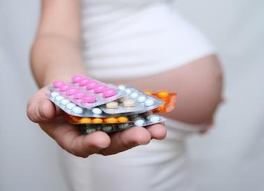 Un medico rischia di incorrere in un procedimento legale se aiuta una donna affetta da HIV a rimanere incinta? Un medico rischia di incorrere in un procedimento legale se aiuta una donna affetta da HIV a rimanere incinta?