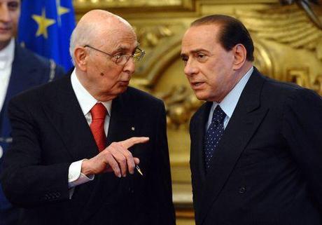 Napolitano freddo con Berlusconi, «minaccia» di sciogliere le Camere