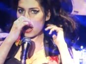 Winehouse raglia, pettina, scaccola live concerto Dubai